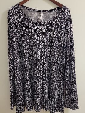 Curvy Luvey Black & White Geometric Long-Sleeve Women's‎ Top Size 5x